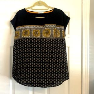 🌻5/$35 🌻 Maurices | Black and Gold Mixed Media Printed Top